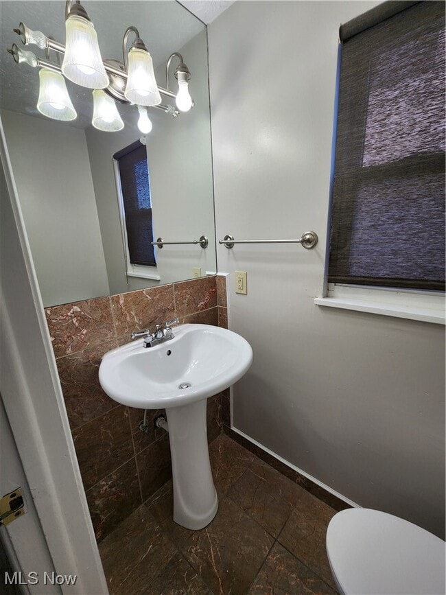 Building Photo - 2452 Bromley Rd