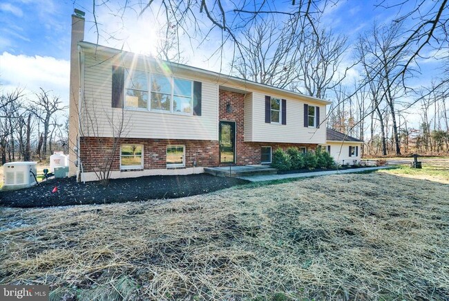 Building Photo - 5400 Curly Hill Rd