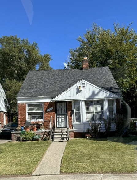 Primary Photo - 19668 Syracuse St