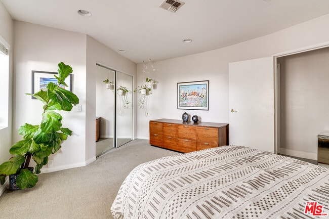 Building Photo - 467 Canyon Vista Dr