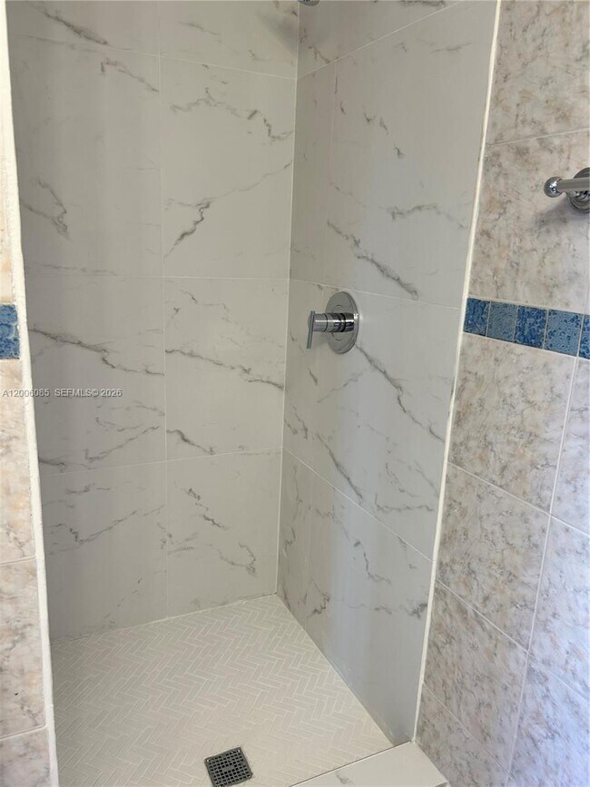 Building Photo - 3000 Sunrise Lakes Dr W