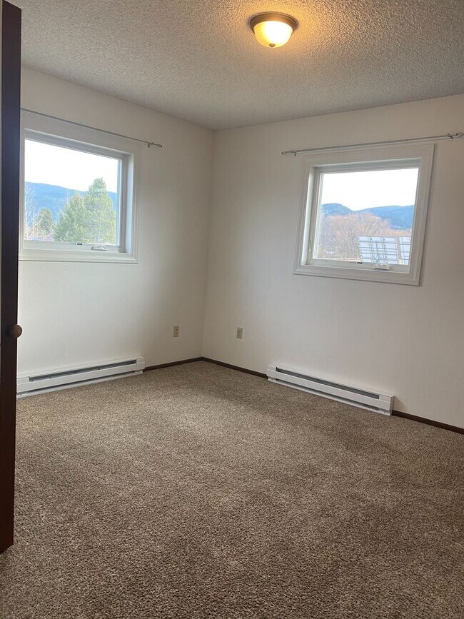 Building Photo - Lease Takeover! 3 Bedroom/2 Bathroom Home ...