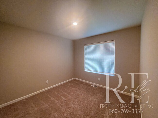 Building Photo - Spacious 4 Bedroom In Prime Location!