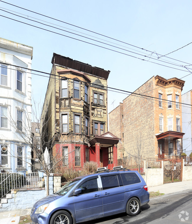 Building Photo - 2051 Ryer Ave