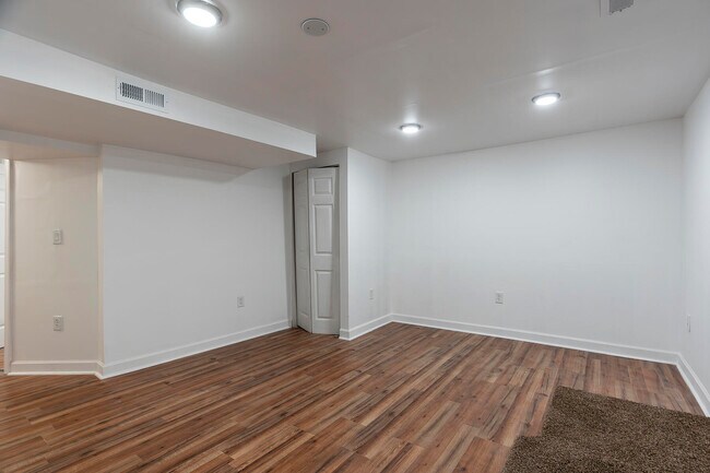 Building Photo - 491 Stratford Dr