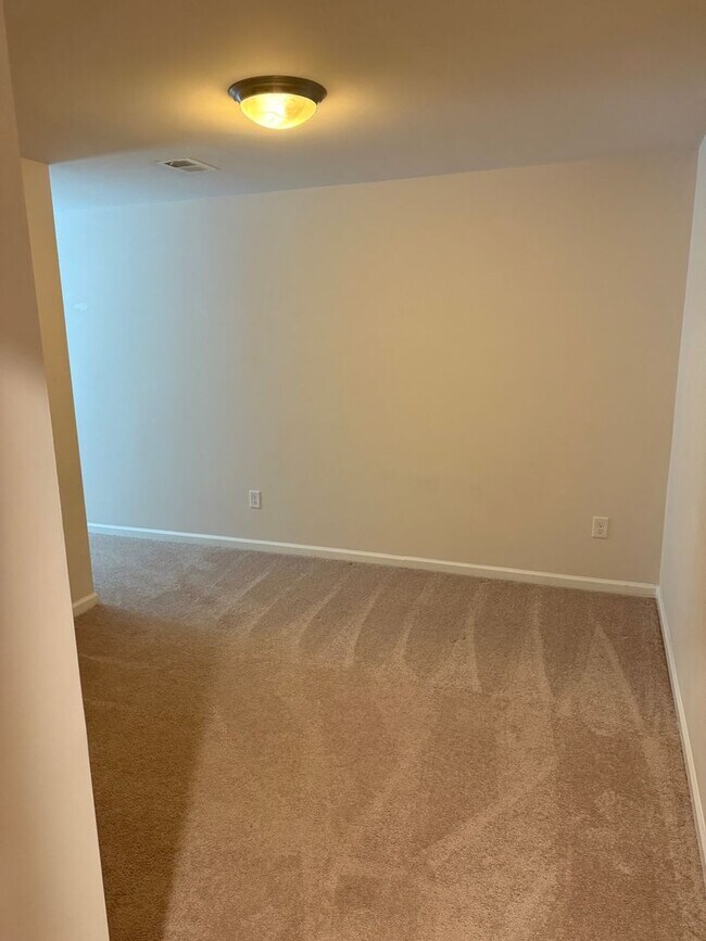 Building Photo - 316 Laurel Pk Dr