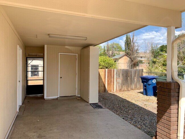 Building Photo - Pet Friendly Home in Washington with Large Fenced Yard