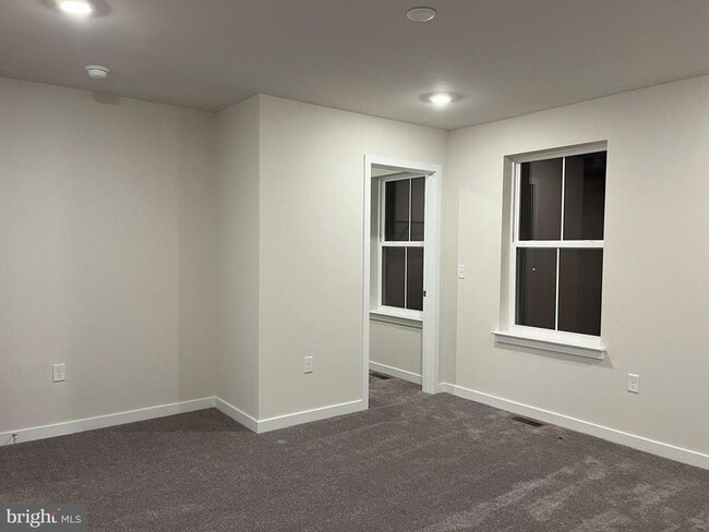 Building Photo - 507 Titanium St
