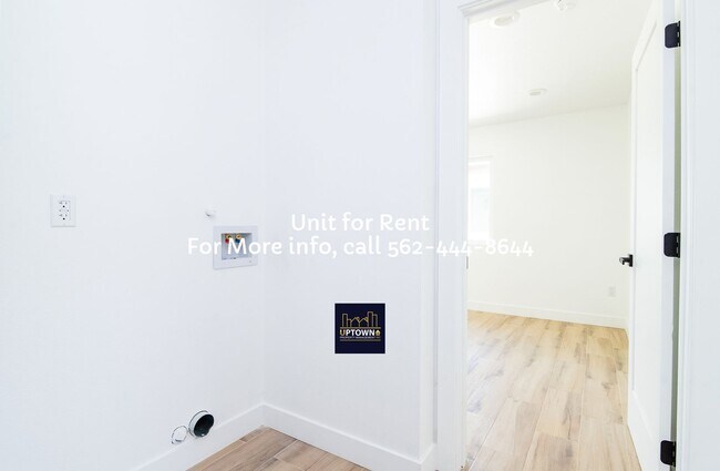 Building Photo - House -  2 Bedrooms + 1 Office / 1 Bathroom - Paramount