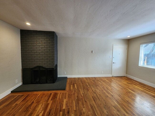 Building Photo - 490 California St