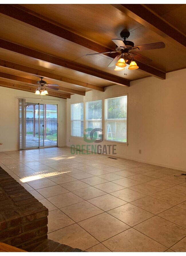 Building Photo - 338 3rd St