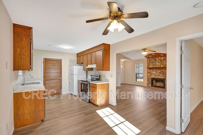 Building Photo - 1005 Tj Ln