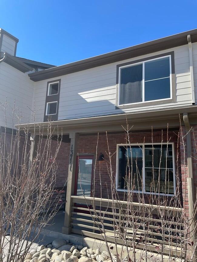 Building Photo - Updated 3 Bedroom Townhome Available July