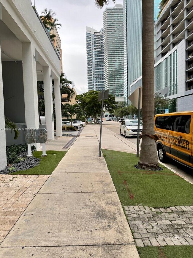 Building Photo - 170 SE 14th St