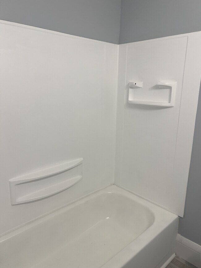 Building Photo - 1341 E Long St