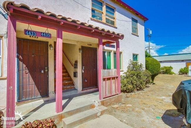 Building Photo - Charming 1Bdm 1Ba Apartment in the Heart o...