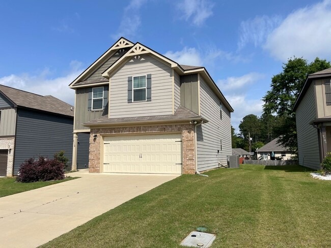 Building Photo - Spacious, Stylish, and Ready for You!