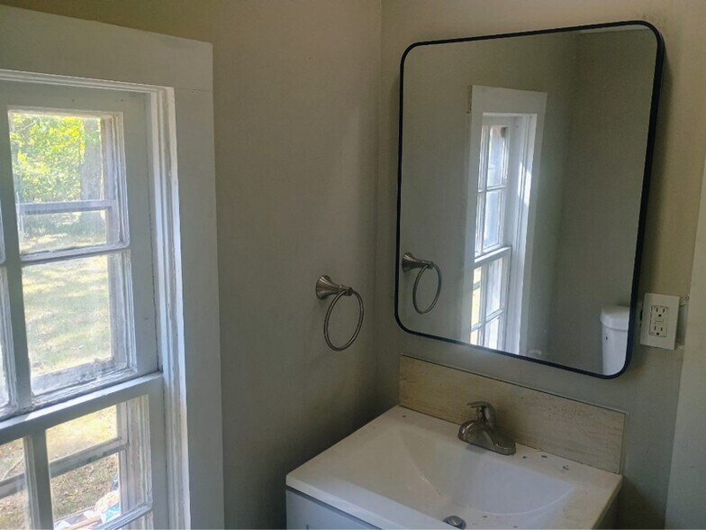 Building Photo - 301 E Olive St