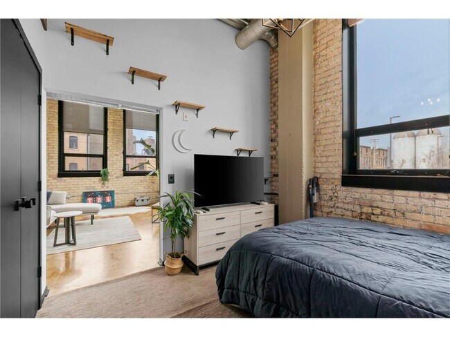 Building Photo - 1701 NE Madison St