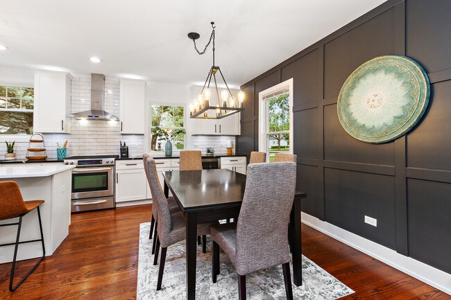 Building Photo - 724 Warner Ave