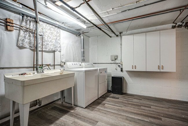 Building Photo - 662 Greenview Pl