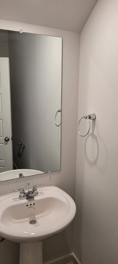 Building Photo - Brand New Townhome!