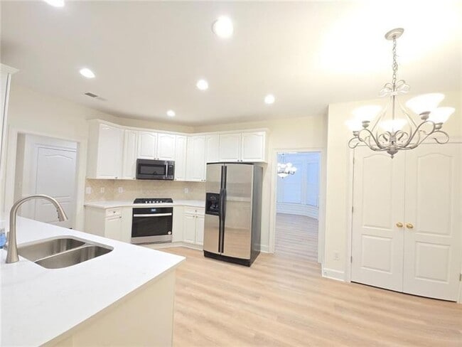 Building Photo - 12592 Waterside Dr