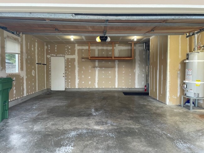 Building Photo - ***PENDING APPLICATION***Beautiful 3 Bedro...