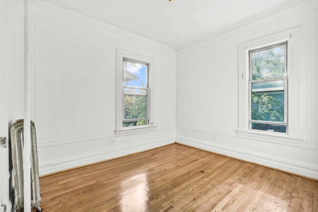 Building Photo - 1200 Beverley Rd