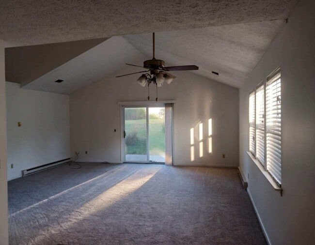 Building Photo - 2406 Meadow Spring Cir