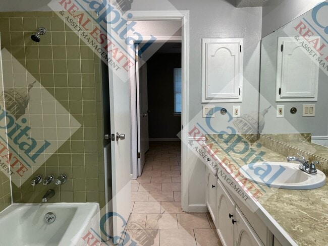 Building Photo - 3 Bedroom in Del City