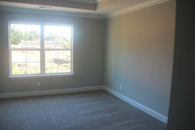 Building Photo - 539 NE Bellingham Dr