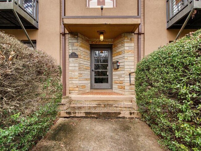 Building Photo - 211 N Dotger Ave