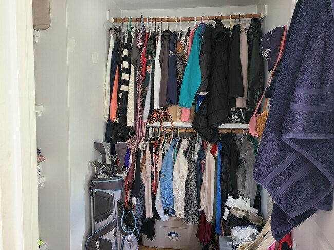 Building Photo - 10 Fern St