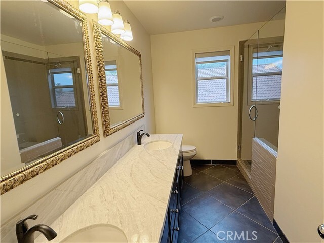 Building Photo - 5 Roadrunner Ct