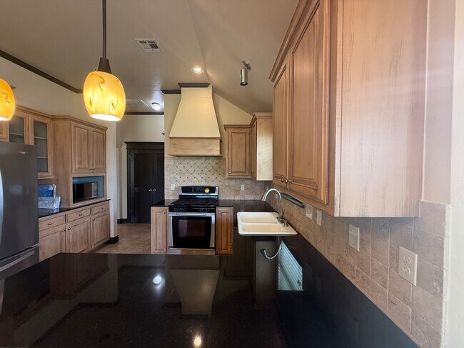 Building Photo - 19132 Cottonwood Ct