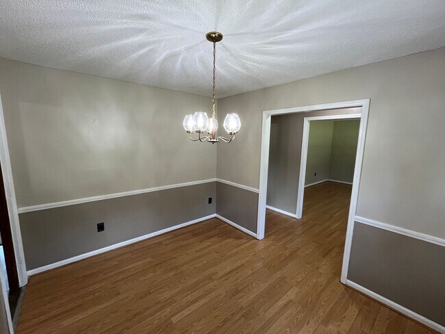 Building Photo - Spacious 4-Bedroom 3-Bathroom Brick Home in Arcadia Area