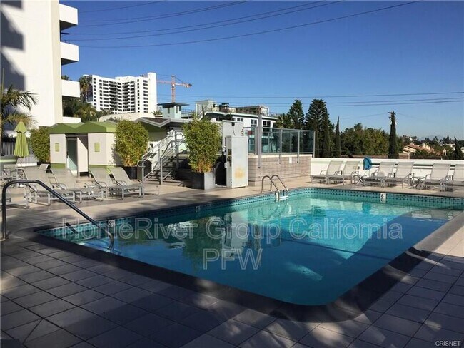 Building Photo - 1155 N La Cienega Blvd
