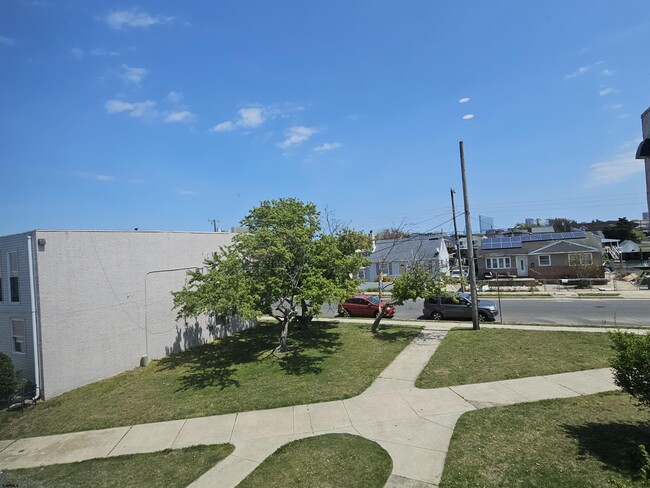 Building Photo - 2207 Murray Ave