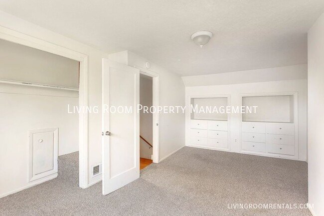 Building Photo - 5001 NE 32nd Pl