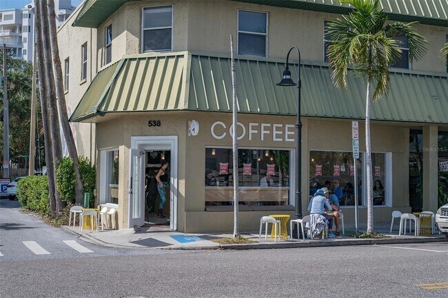 Building Photo - 635 S Orange Ave