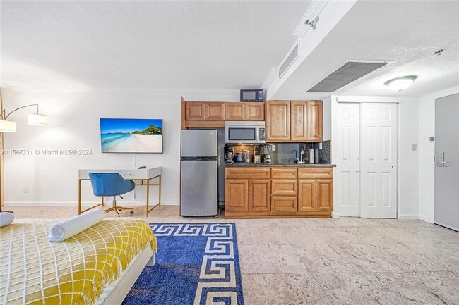 Building Photo - 19201 Collins Ave