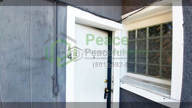 Building Photo - 217 D St E