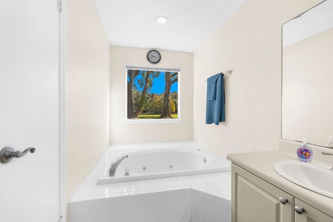 Building Photo - TWO BEDROOM CONDOMINIUM IN THE HIGHLANDS A...