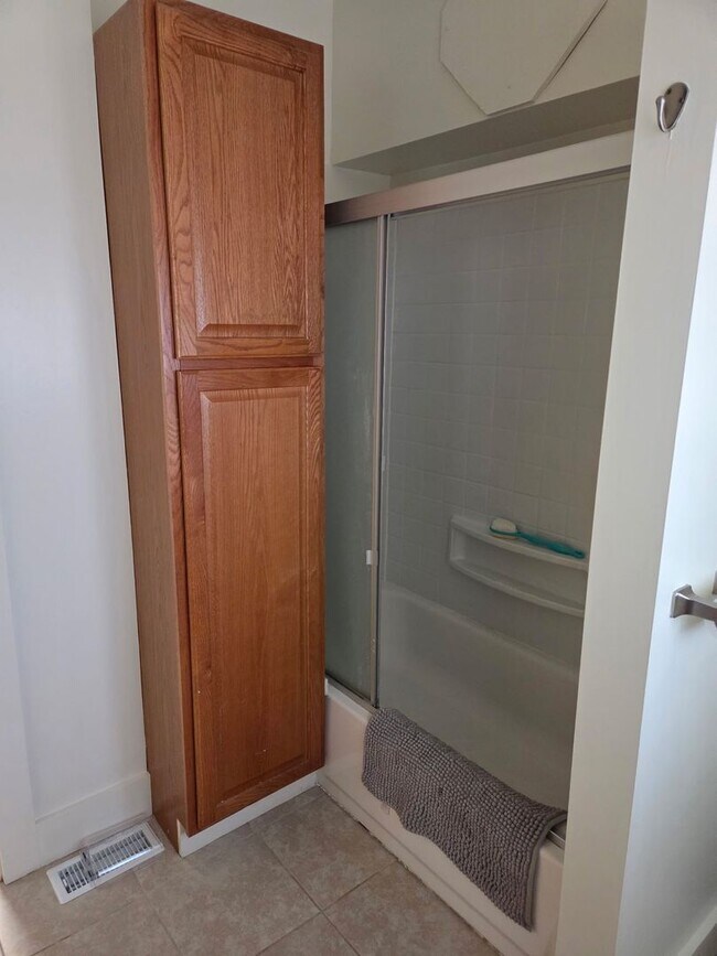 Building Photo - Spacious 4-Bedroom Home in the Heart of Kellogg
