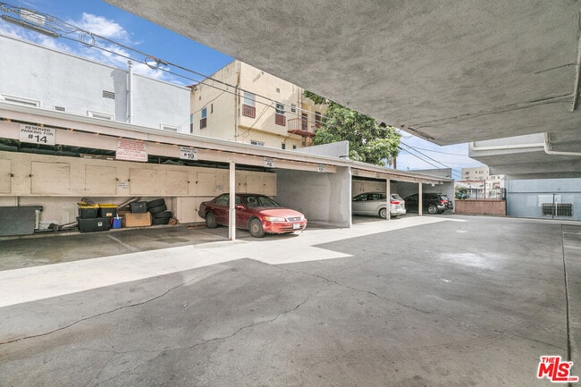 Building Photo - 1800 N Harvard Blvd