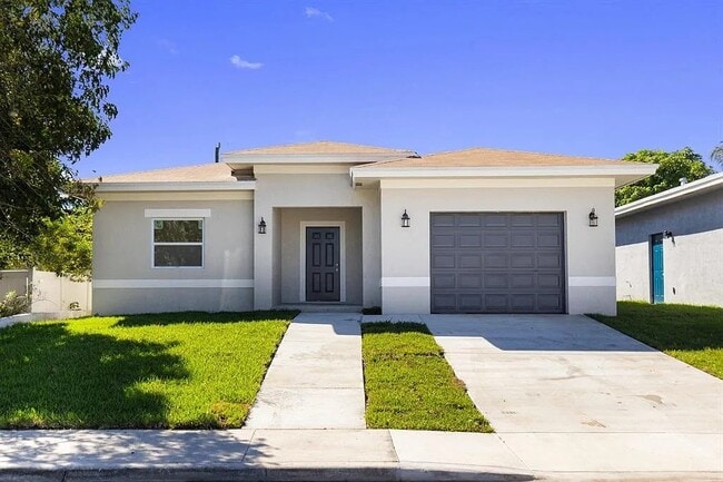 Building Photo - 2908 NW 8th Ct