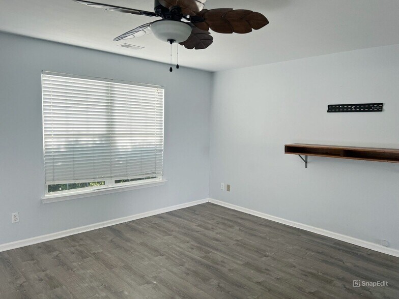 Building Photo - 140 Wigmore Ln