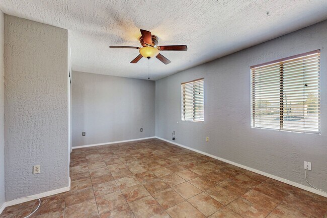 Building Photo - North Valley 4 Bedroom 2 Bath *Move-in Special* $1000 off 1st month rent if you sign by 11/30/25