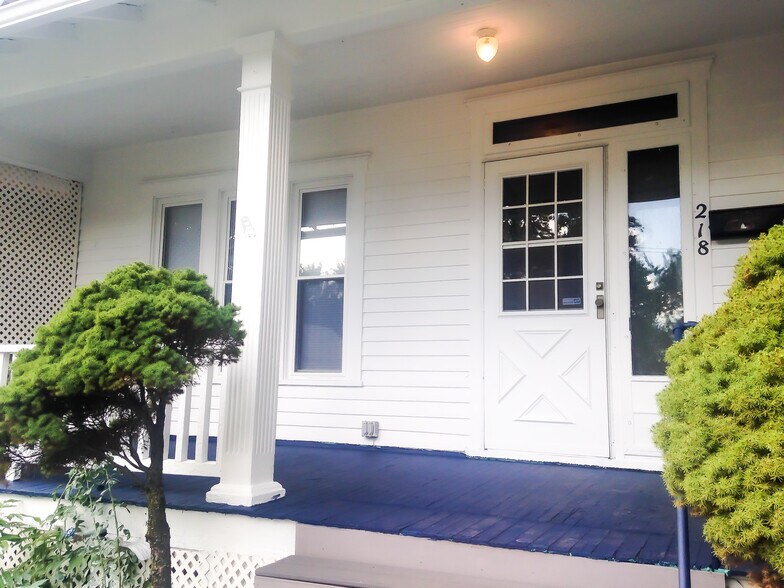 Front Porch - 218 E Patterson Ave